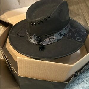 Black authentic LV fabric logo.   Unisex.  Only wore once.